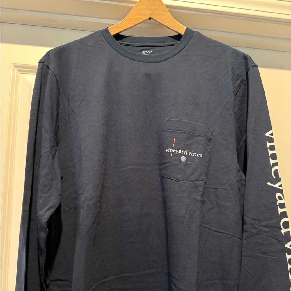 NWT-Men’s Medium Vineyard Vines Long Sleeve Golf themed t-shirt—navy blue